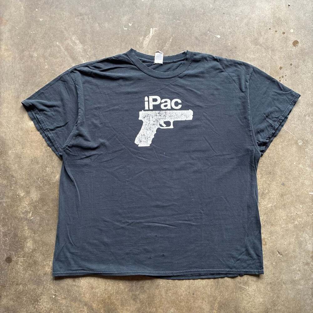 Vintage early 2000’s Gildan Heavy Cotton iPac Pistol Graphic T-Shirt